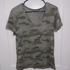 American Eagle Camouflage T-Shirt. Size: Medium. Great Condition